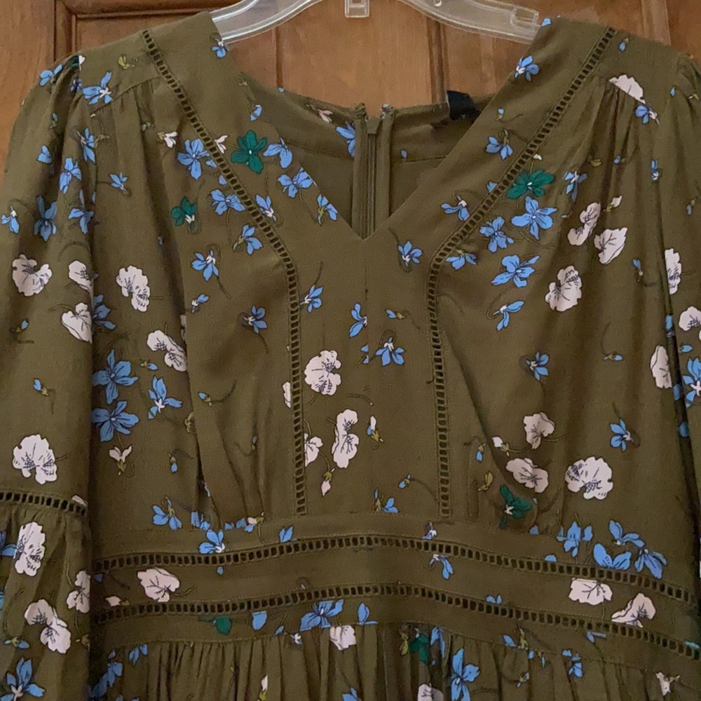 New Ann Taylor Bell-sleeve Dress - Picture 3 of 5
